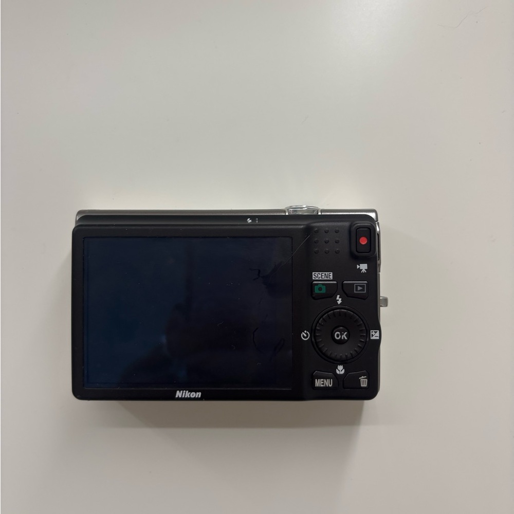 Nikon Silver Digital Camera Compact Coolpix - Picture 2 of 5